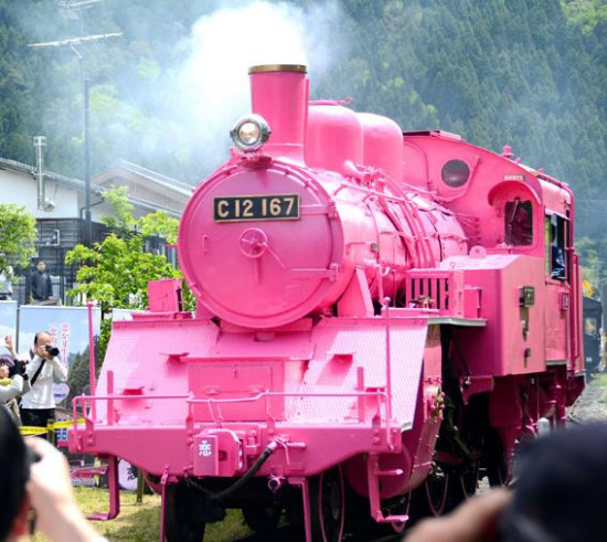 ���ܳ���֮�磺�ձ��Ʒ��ۻ�ӭ������֮�ա���ͼ��