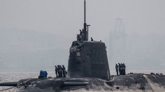 Ӣ����Ǳͧ��ֱ�����Ӻ������̴���ײ��������