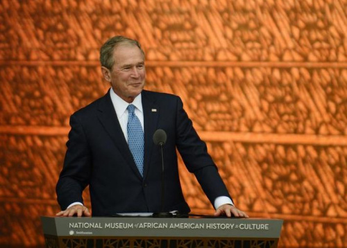 小布什未投票给特朗普或希拉里 特朗普称感到难过