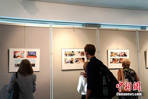 ��һ��һ·��ͼƬչ�ڵ¹����ֿ�Ļ