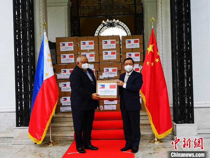 中国驻菲大使馆向菲律宾政府捐赠150台氧疗仪