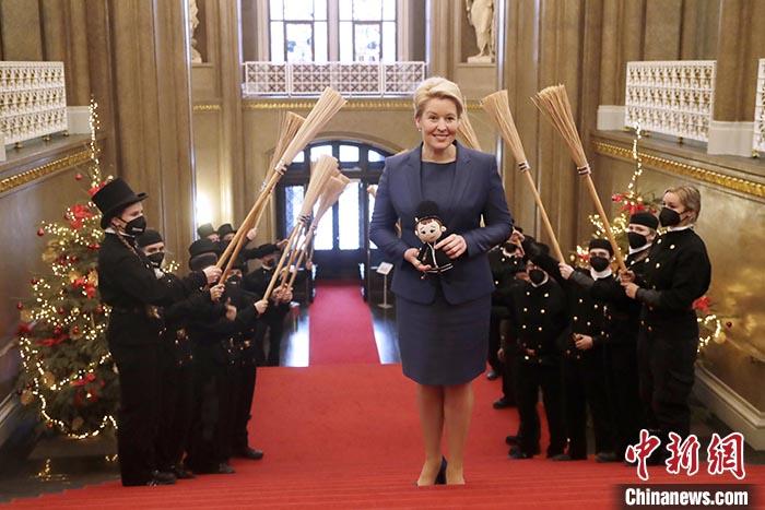 德国柏林选出二战后首位女性市长