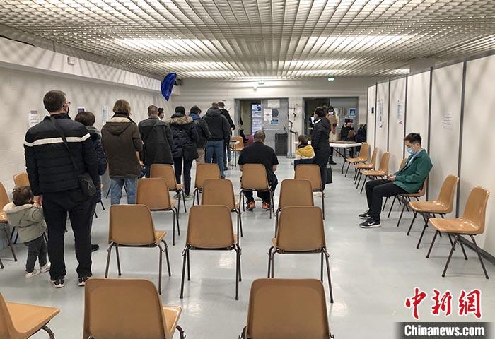 法国单日新增确诊病例超9万专家预计下月可能日增数十万