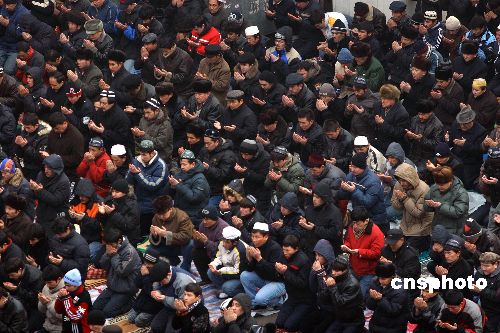 图新疆千万穆斯林民众欢度古尔邦节
