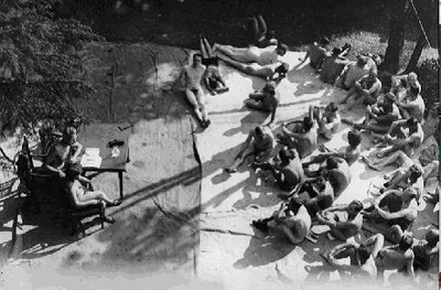 欧洲天体主义旅馆:住客须裸体 禁止性行为(图)