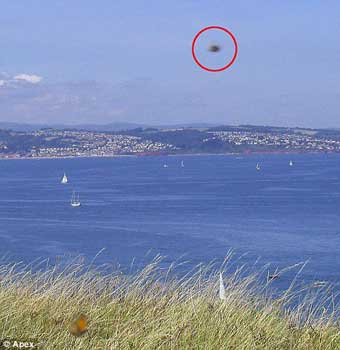 约翰-法利拍摄到的不明飞行物照片.