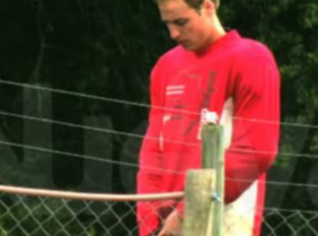 威廉王子街边小便被偷拍备受世人关注的英国威廉王子,一直是少女心中