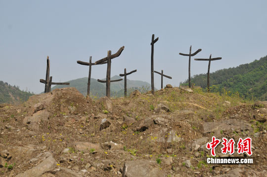 ��ͼ���ö��ӿڵ�����ַ��԰��¼������ȴ����ʹ��4��