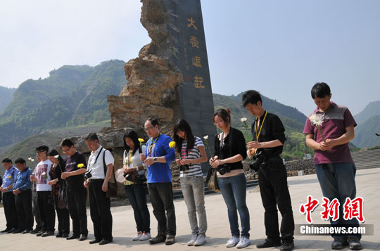 ��ͼ���ö��ӿڵ�����ַ��԰��¼������ȴ����ʹ��8��