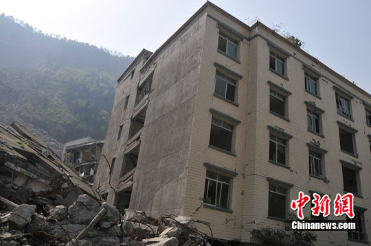 ��ͼ���߽��������س�����ʷ�����г�ʹ���죨2��