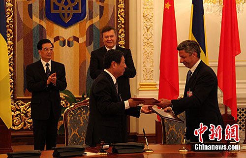 中国和乌克兰建立战略伙伴关系