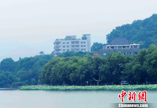 ��½�׼������������Ե�γ������ߵġ����ж�����