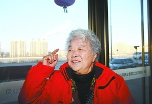 理发师回忆称雷锋理发单剪不洗头