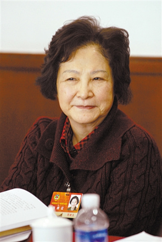 贺龙女儿谈红色对高干子弟应更严格要求