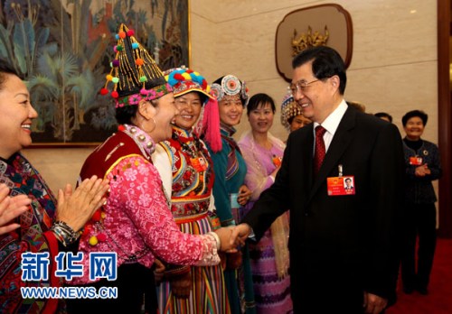 胡锦涛参加云南代表团审议:插话询问旱情(图)