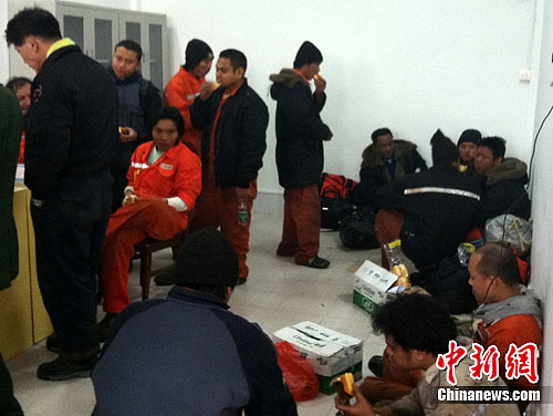 广东渔政救援韩国一漏水大货轮18名船员全部无恙