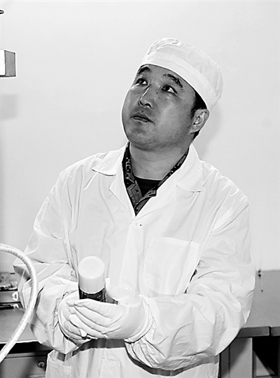 二炮装备专家在导弹心脏上开刀成功排除故障(图)