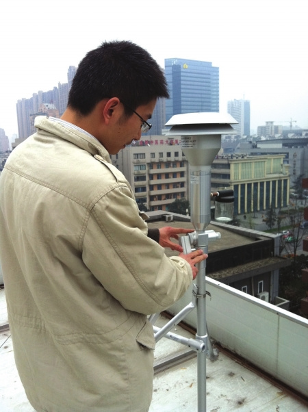 PM2.5监测点多设公园遭市民质疑空气质量被好转