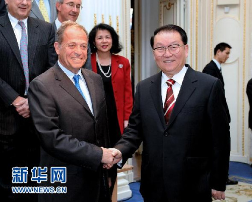 李长春会见英国48家集团俱乐部主席佩里