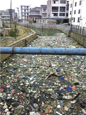 温州整治河道污染达标标准是让领导先带头游泳