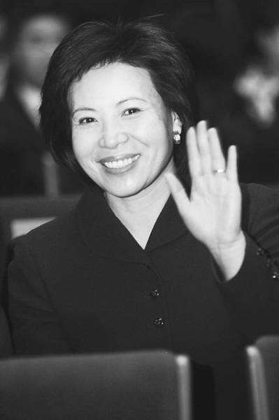 北京政务微博群粉丝千万官员提醒青年按时吃饭