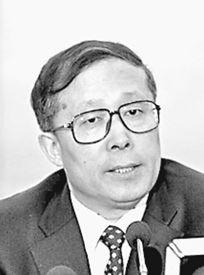 李鸿忠:年轻干部要自觉“修剪”欲望