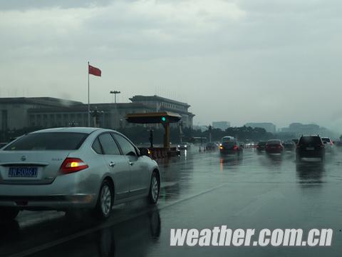 北京出现强雷雨天气部分地区遭遇大风冰雹(图)
