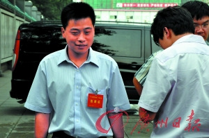托举哥参加楷模座谈会刘云山关心工作情况(图)