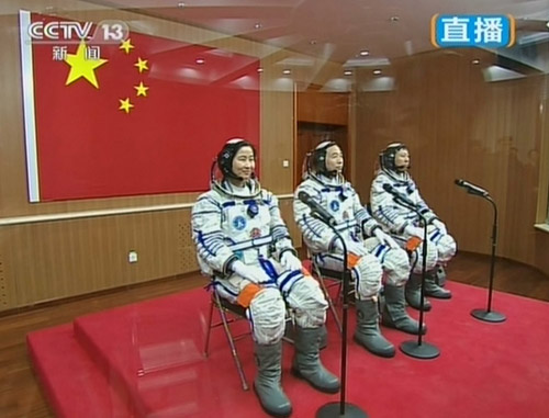 神九航天员出征仪式举行吴邦国为航天员壮行