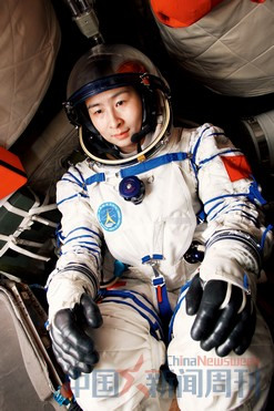 中国“神女”刘洋:航校里的“文艺女青年”(图)