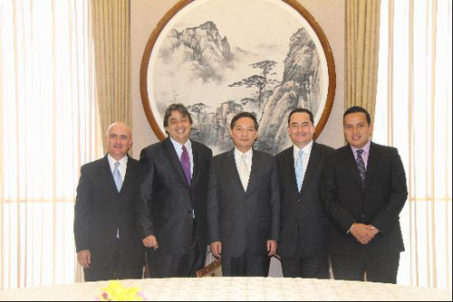 中国外交部部长助理会见哥伦比亚参议院代表团