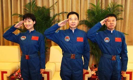 神九航天员写感言刘洋称倍感光荣与自豪(图)