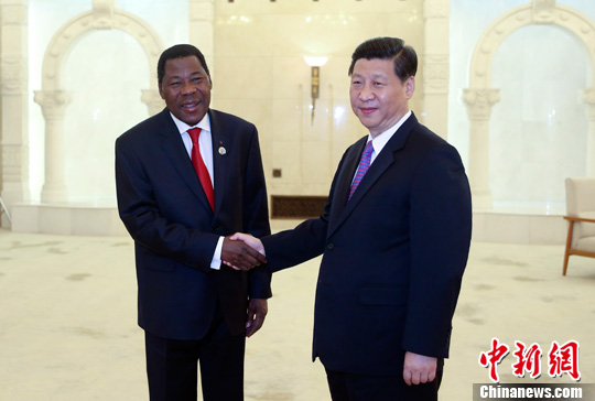 ϰ��ƽ���з���һ����������ӷ��޵Ĺ��к�����