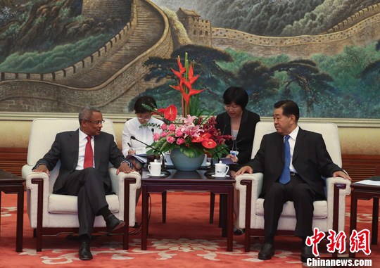 贾庆林会见佛得角总理:愿与佛方探索合作新方式