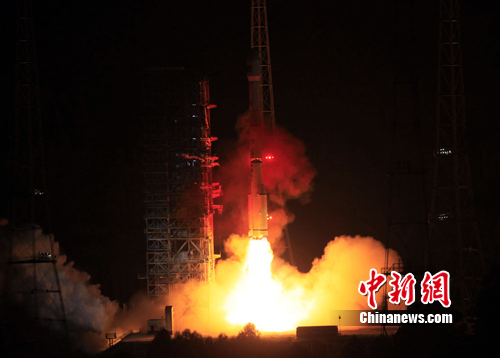 中国成功发射第三颗中继卫星“天链一号03星”