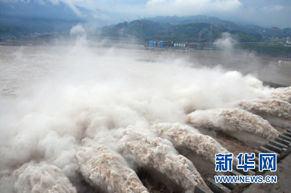 三峡25日入库洪峰流量回落工程运行安全稳定