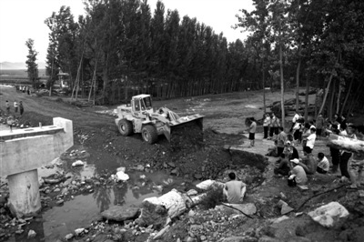 大秦铁路火车撞死9人续:村路未抢修引发悲剧