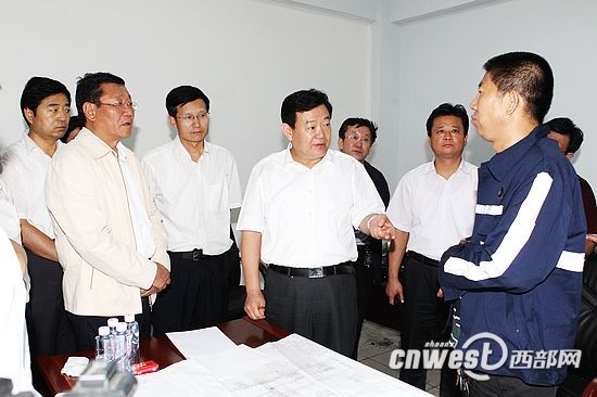 陕西副省长赶赴事故现场要求落实被困矿工人数