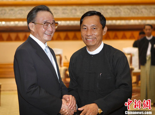 吴邦国同缅甸联邦议会人民院议长吴瑞曼举行会谈