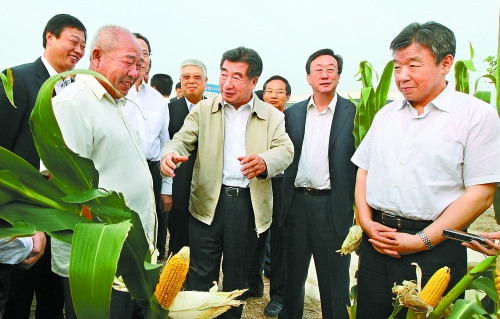 回良玉在河南考察南水北调品尝丹江水称很甘甜