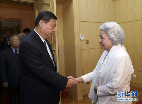习近平看望柬埔寨太后对西哈努克逝世表示哀悼