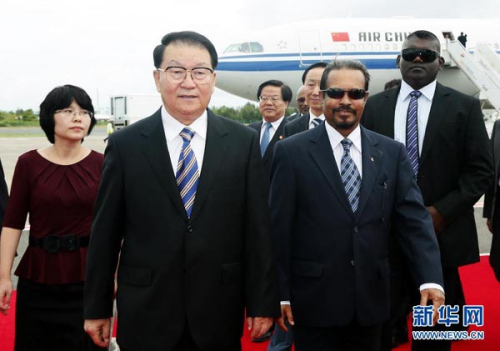 李长春抵达马累开始访问马尔代夫(图)