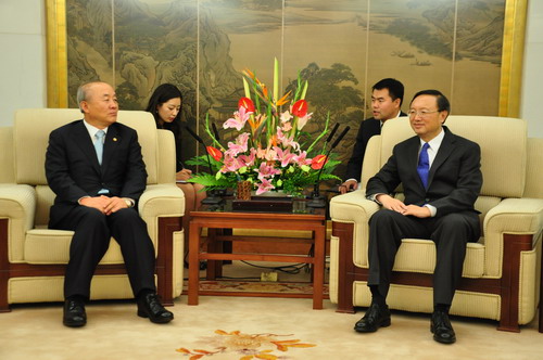 杨洁篪外长会见韩国统一部长官柳佑益