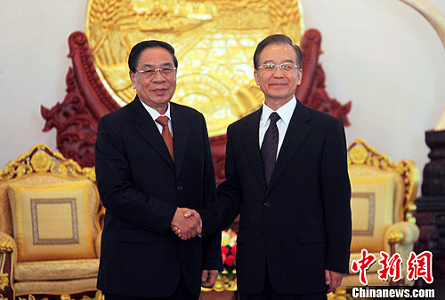 温家宝会见老挝国家主席就中老关系发展提四点建议