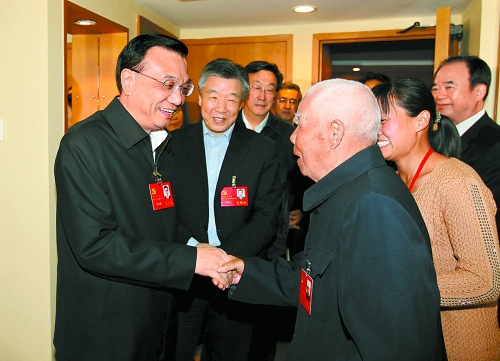 李克强看望十八大河南团代表:祝愿大家好、河南好