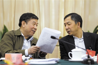 十八大代表:政治清明入报告堵腐败漏洞