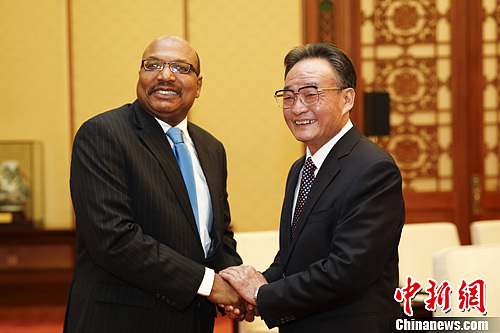 吴邦国会见特立尼达和多巴哥议会两院议长