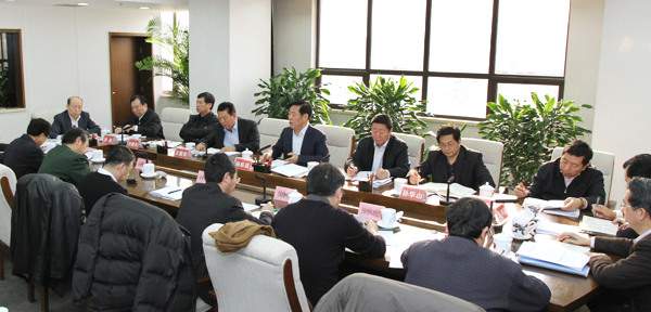 杨栋梁:继续大力开展打非治违建立长效机制