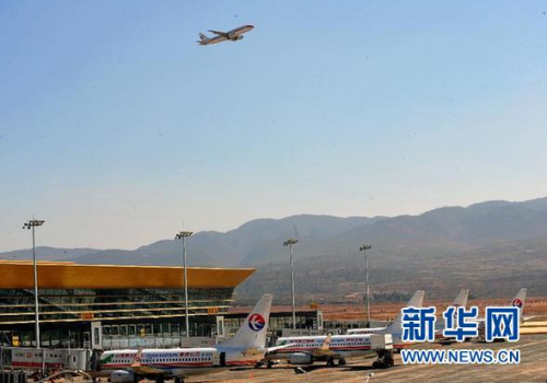昆明长水机场航班延误情况好转旅客仍有滞留(图)
