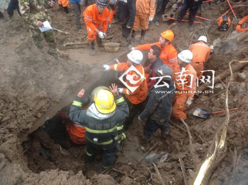 ��������ɽ�廬������18�������ֳ�700����ʩ��